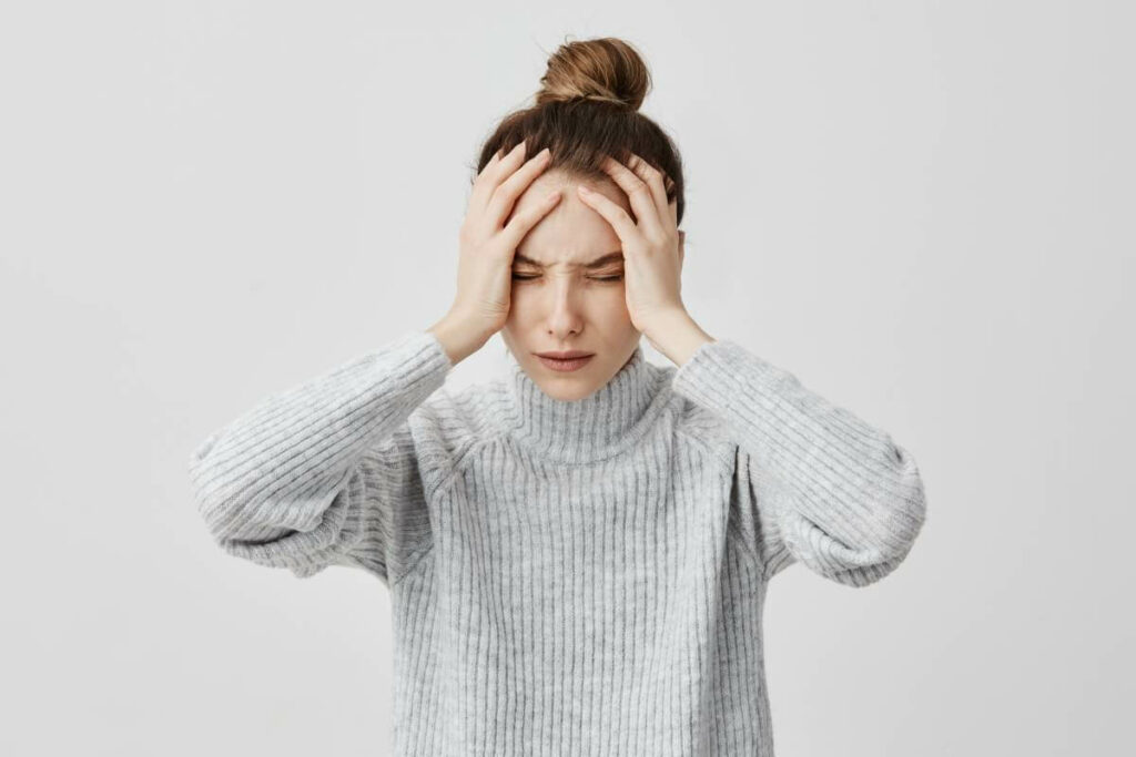 El bruxismo provoca tensiones en cuello y cabeza, contracturas y dolor de cabeza